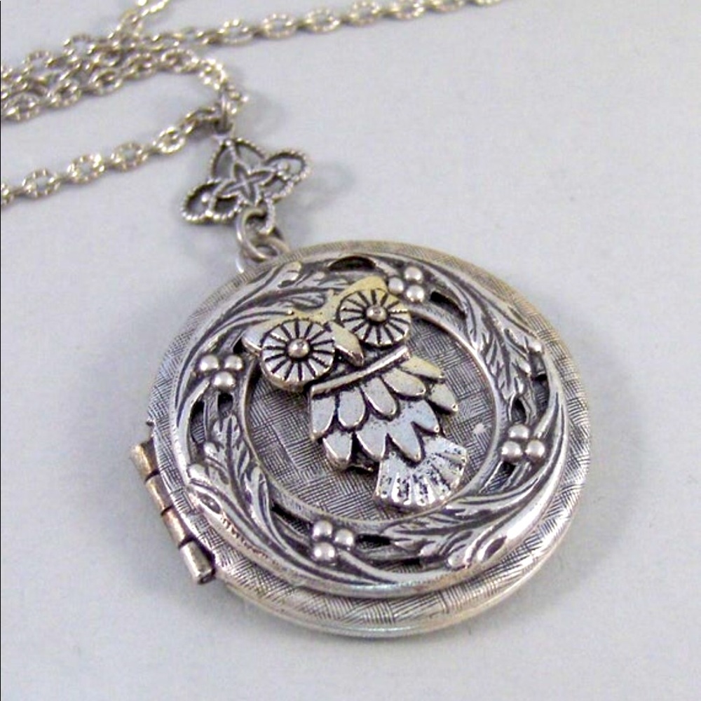 Locket Necklace Owl Silver nature Vintage Antique